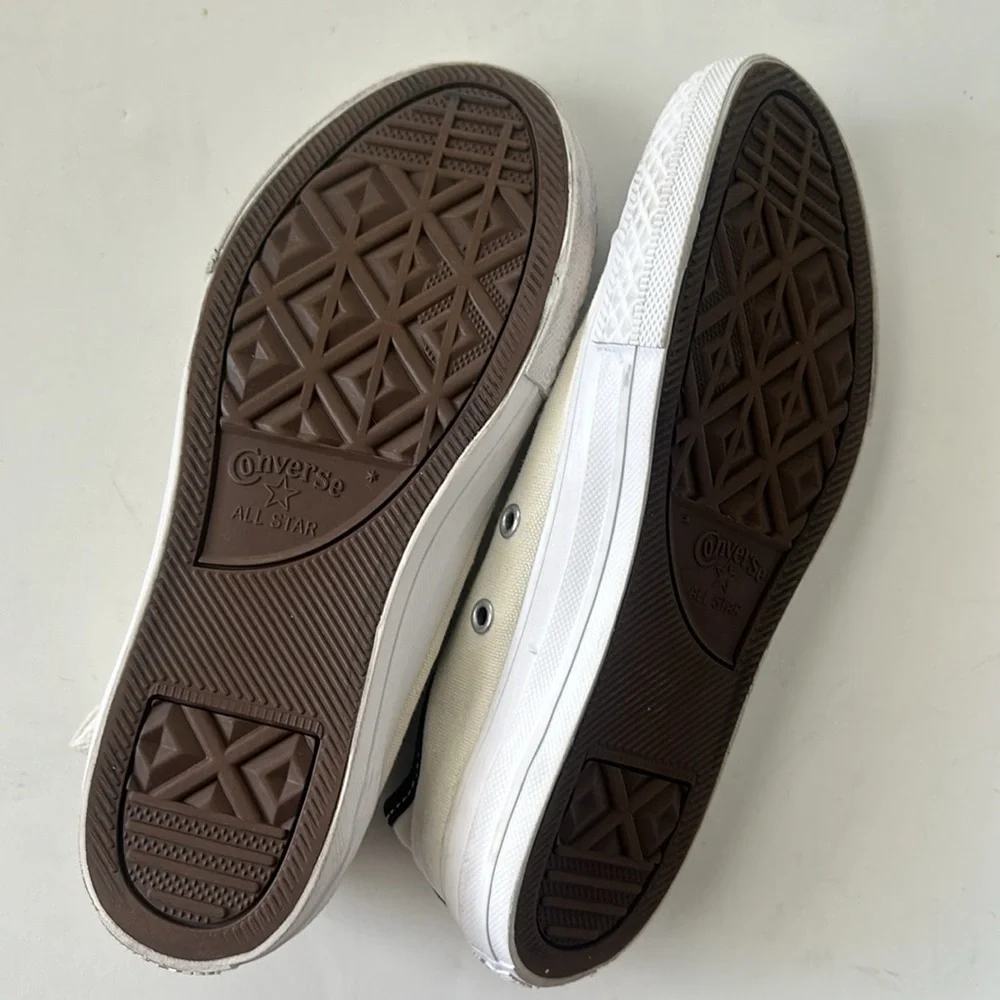 Kids off white classic Converse Size 2.5 youth